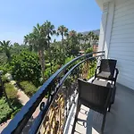Hotel Karikatuer Bi