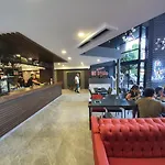 Hotel Karikatuer Bi 4*