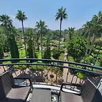 Hotel Karikatuer Bi