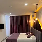 Hotel Karikatuer Bi 4*