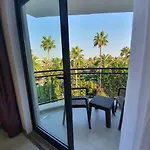 Karikatuer Bi Hotel 4*