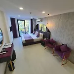 Hotel Karikatuer Bi 4*
