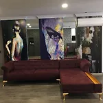 Karikatuer Bi Hotel