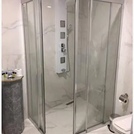 Hotel Karikatuer Bi