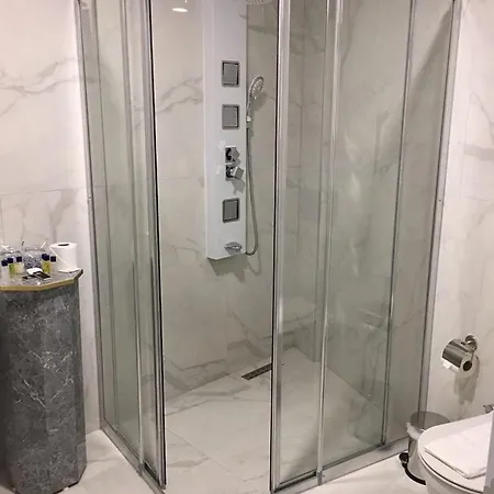 Karikatür Bi Otel