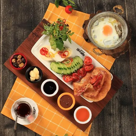 Karikatuer Bi 4* אלאניה