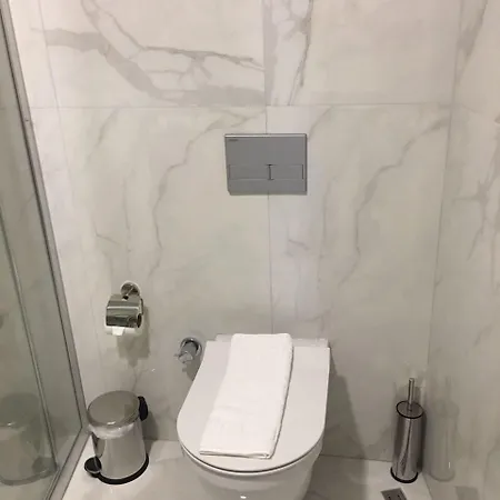 Karikatuer Bi Hotel