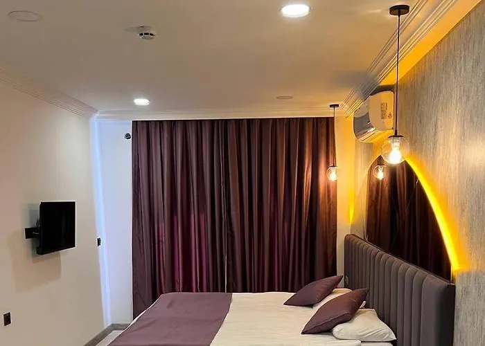 Hotell Karikatuer Bi 4*