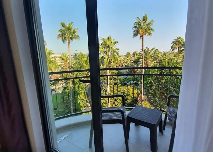 Karikatuer Bi Hotell 4*