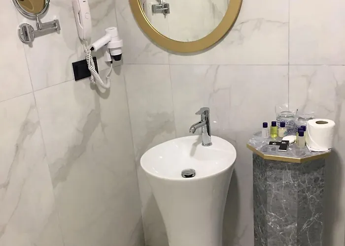Karikatuer Bi Hotell 4*