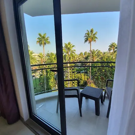 Karikatuer Bi Hotel 4*